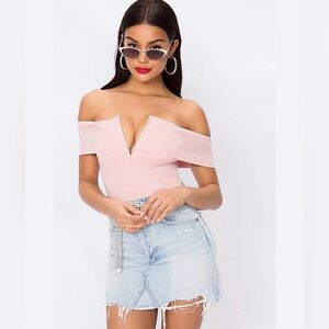 Superdown Off Shoulders Bodysuit in Pink, size M